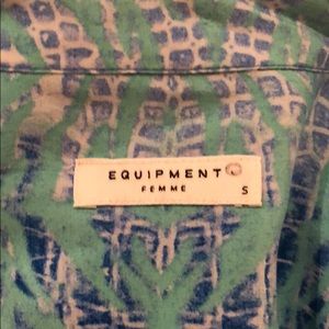 Equipment dress shirt size small